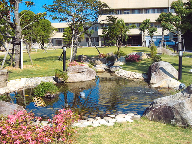 医療法人カメリヤ大村共立病院様　芝生広場（長崎・大村市）