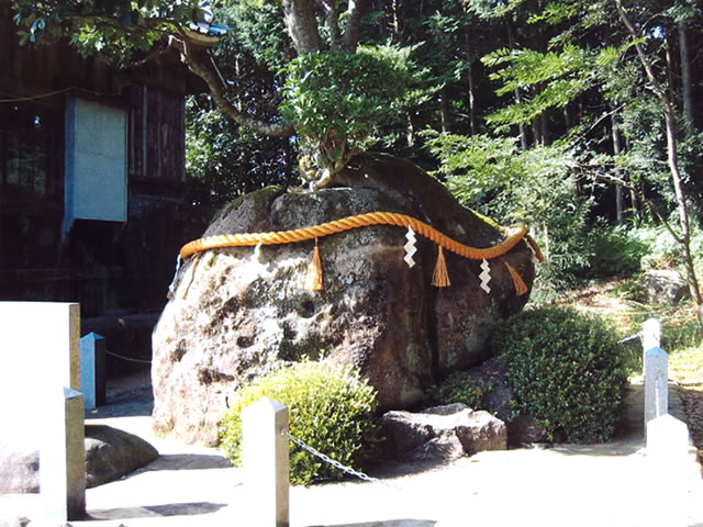 大神宮　石割りがし（長崎・大村市福重町）